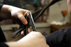 Tendência de corte de cabelo para 2020, corte bordado.